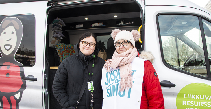 Omaishoitajille neuvontaa autosta käsin