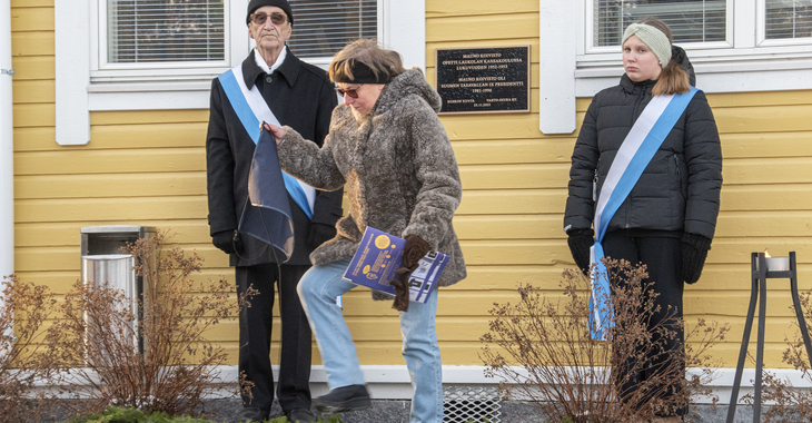 Mauno Koiviston perintöä vaalitaan muistolaatoin