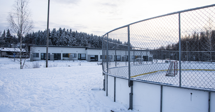 Loukinaisten kentästä tehtiin perheluistelukenttä