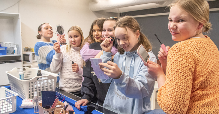 Nuori esiintyjäkaarti päivitti Punahilkan